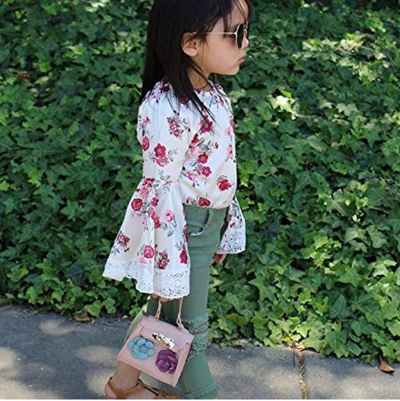 ⭐HP⭐ Floral Top & Distressed Pants Cute 2pc Outfit - Picture 7 of 7